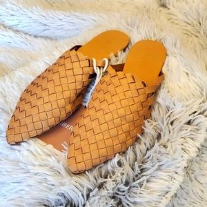 NWT Prague Woven Mule